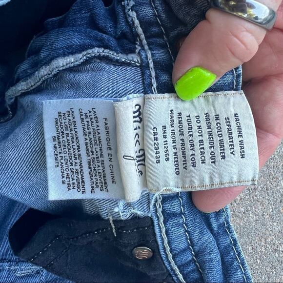 Miss Me Boyfriend Capri flap pocket embroidered jeans - Picture 6 of 6